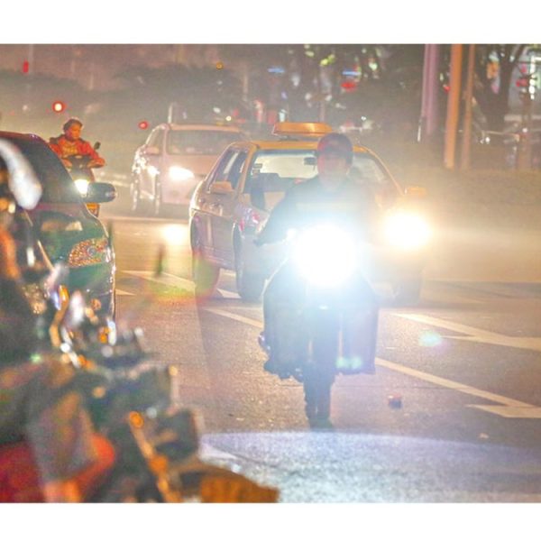H6M / P15D 15W 1300 LM 6500K Motorcycle Headlight with 28 SMD-3030-LED Lamps, DC 12V (White Light) - Image 6