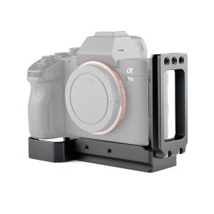YELANGU CL6 YLG0712A Vertical Shoot Quick Release L Plate Bracket Base Holder for Sony A9 (ILCE-9) / A7 III / A7R III (Black)