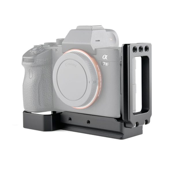 YELANGU CL6 YLG0712A Vertical Shoot Quick Release L Plate Bracket Base Holder for Sony A9 (ILCE-9) / A7 III / A7R III (Black)