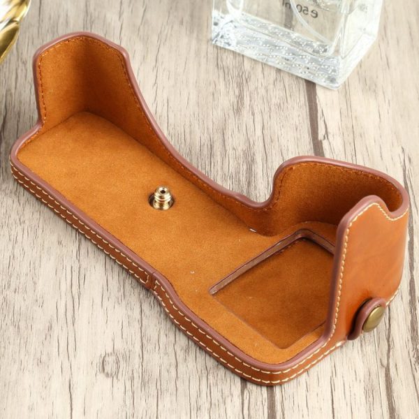 1 / 4 inch Thread PU Leather Camera Half Case Base for Sony ILCE-7RM4 / A7RM4 / A7R IV (Brown) - Image 3