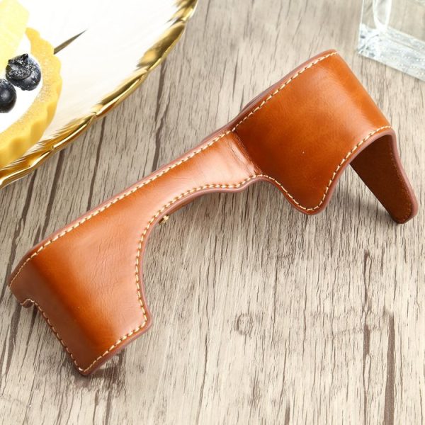 1 / 4 inch Thread PU Leather Camera Half Case Base for Sony ILCE-7RM4 / A7RM4 / A7R IV (Brown) - Image 4