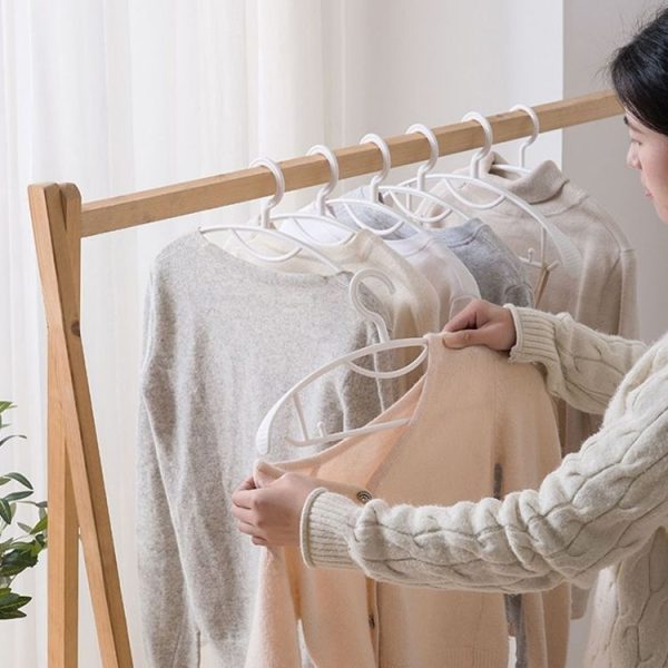 Anti-slip Plastic Seamless Clothing Hanger Random Color - Image 8