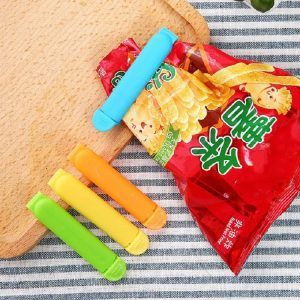 Household Travel Snack Storage Bag Plastic Sealing Clip, Color Delivery Randomly