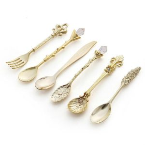 6pcs / Set Vintage Mini Coffee Spoons Suit Royal Style Metal Carved Coffee Fruit Cutler Dessert Flatware Kitchen Tools Gold