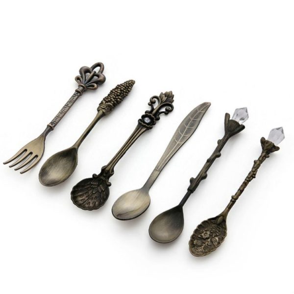 6pcs / Set Vintage Mini Coffee Spoons Suit Royal Style Metal Carved Coffee Fruit Cutler Dessert Flatware Kitchen Tools Antique Bronze(With Antique Fork)