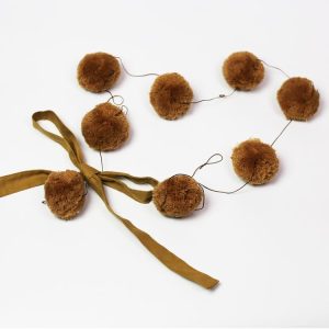 Home Crib Wall With Bow Hair Ball Pendant Hanging Photography Props (Brown)