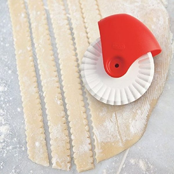 Baking Tools Pasta Cutting Wheel Hemming Wheel Manual Noodle Cutter Roller Knife Creative Kitchen Gadgets (Point Cut) - Image 4