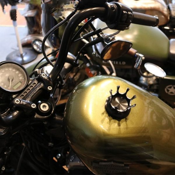 Motorcycle CNC Aluminum Alloy Crown Fuel Tank Cap Suitable For Harley 883 / XL / 1200 / 48 / 72 (Black) - Image 8