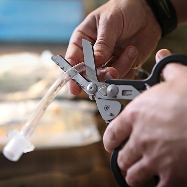 Multifunctional Folding Scissors Outdoor Emergency Scissors - Image 4