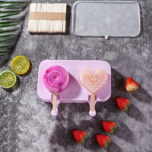 Cute Cartoon Silicone Ice Cream Popsicle Mold with Lid & Stick, Style: Love Random Color Delivery