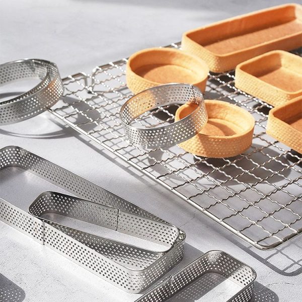 BN1006 Stainless Steel Mousse Circle Thickened Perforated Cake Mold DIY Baking Tools, Specification: Oval 4.7 inches - Image 6