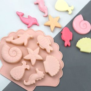Marine Fish Series Shape Food Grade Silicone Cake Mold Plaster Painting Mold (Color Random Delivery)