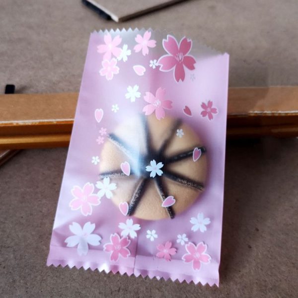 100pcs / Pack 5.5x8.5cm Baking Packaging Frosted Machine Sealed Bags Cherry Blossom Pattern Cookie Bags - Image 4