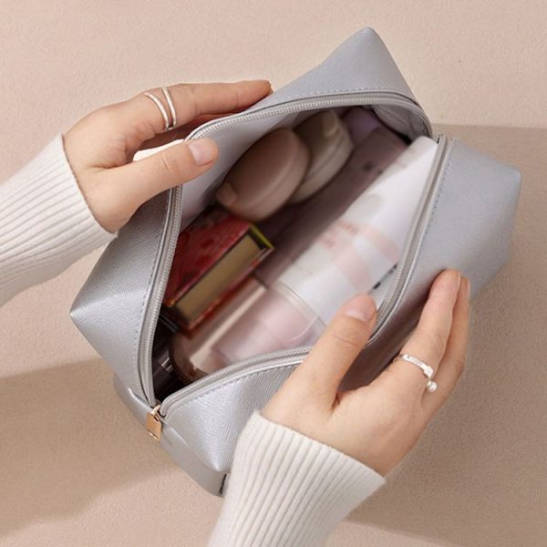 Simple Travel Large Capacity Cosmetic Bag Lipstick Toiletries Storage Bag, Color: Small Silver - Image 8