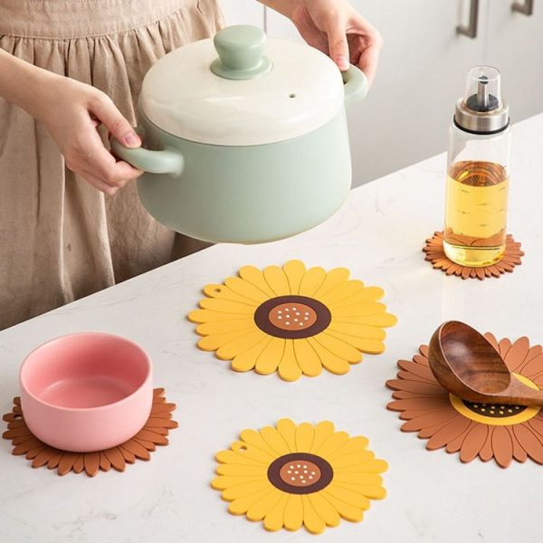 Silicone Heat Insulation Table Mat Anti-scald Placemat Heat-resistant Pot Pad Coaster, Size: Small (Yellow) - Image 2