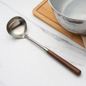 304 Stainless Steel Walnut Handle Cooking Tools Home Restaurant Kitchen Gadgets, Style: Soup Spoon