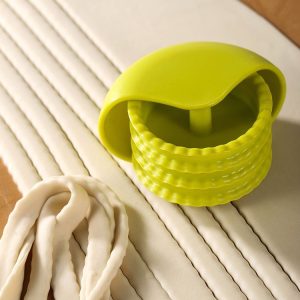 Kitchen Pasta Cutter Round Pizza Crimping Wheel Plastic Pasta Cutter (Cutting Strip)