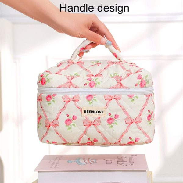 Compact Handy Cosmetic Storage Bag Lightweight Toiletry Pack, Style: Flower Octagonal Model - Image 5