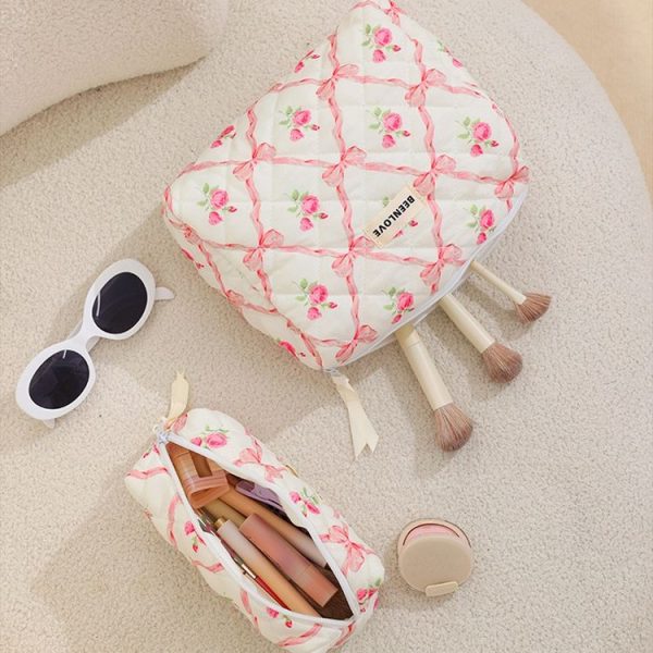 Compact Handy Cosmetic Storage Bag Lightweight Toiletry Pack, Style: Flower Octagonal Model - Image 7