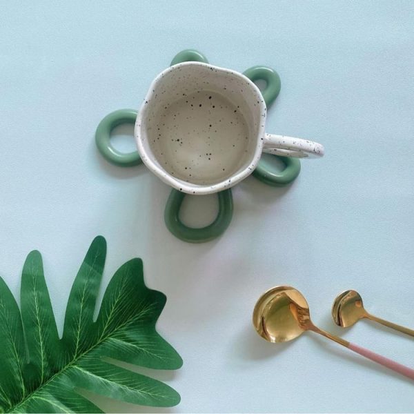 Household Irregular Silicone Heat Insulation Mat Kitchen High Temperature Resistant Desktop Placemat (White) - Image 4