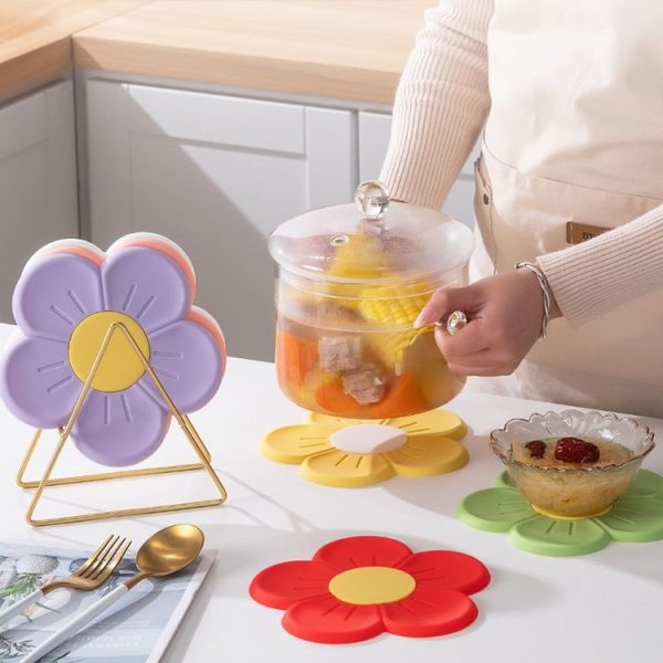 17.5cm Household Cherry Blossom Silicone Heat Insulating Mat Kitchen High Temperature Resistant Baking Placemat (Yellow) - Image 2
