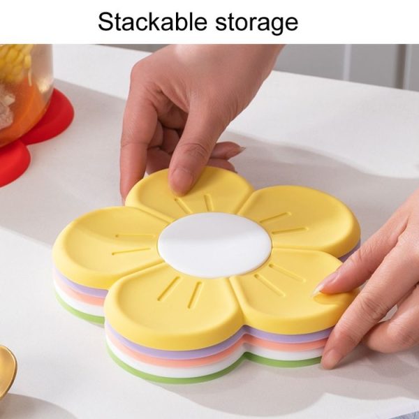 17.5cm Household Cherry Blossom Silicone Heat Insulating Mat Kitchen High Temperature Resistant Baking Placemat (Yellow) - Image 4