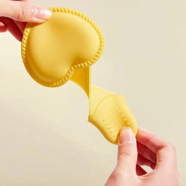 2pcs Heart-shaped Heat Insulation Anti-scalding Gloves Silicone Non-slip Bowl and Plate Clamp (Yellow) - Image 5